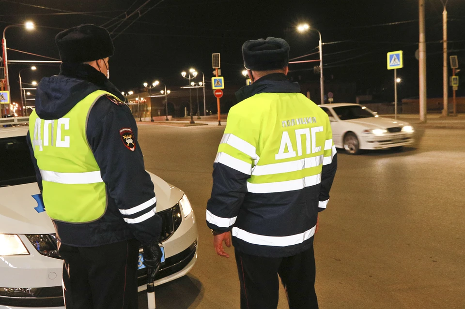 Патрульные вынесли пострадавшего на свежий воздух