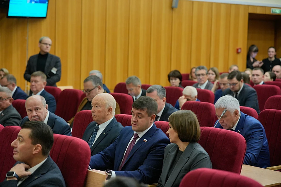 Депутаты нового созыва Заксобрания соберутся вновь 15 октября. Фоото: пресс-центр Правительства Кировской области.
