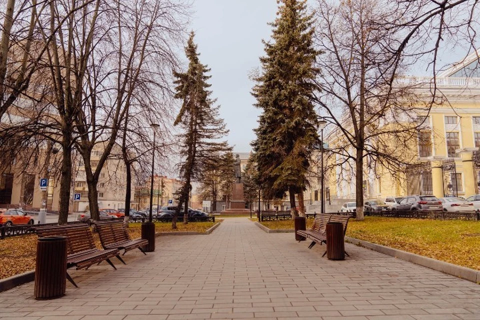 Сквер рядом с Национальной библиотекой Удмуртии в Ижевске. Фото: Мария Бакланова