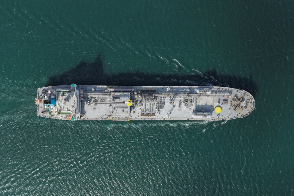 Танкер с 750 тысячами баррелей нефти подорвался на мине в Ормузе