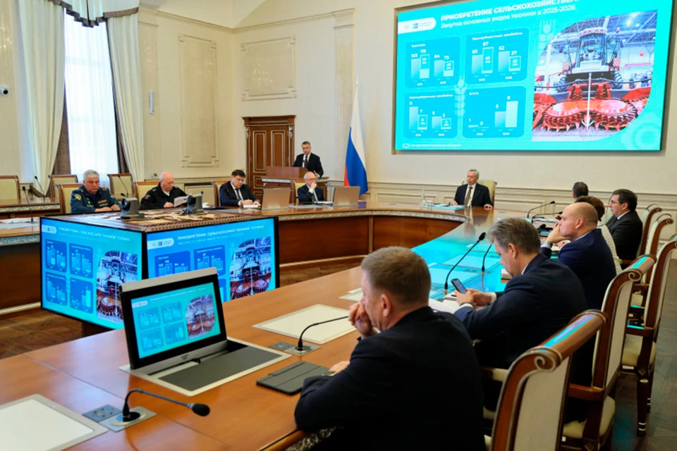 Губернатор поблагодарил аграриев за работу. Фото: nso.ru