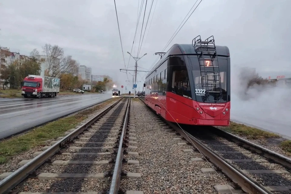 Место порыва окутал пар