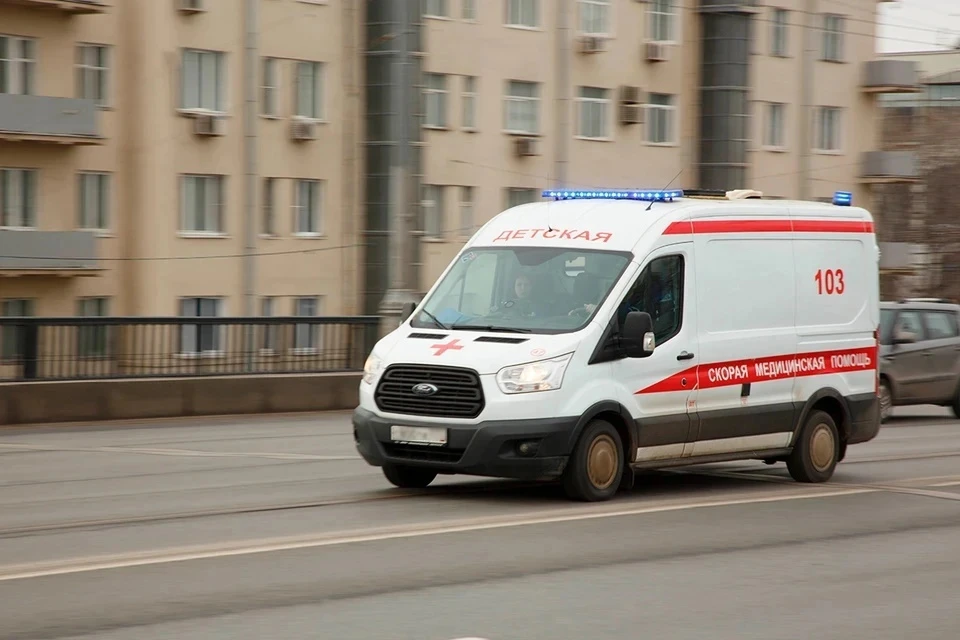 На юго-востоке Москвы прохожие поймали выпавшего из окна мальчика