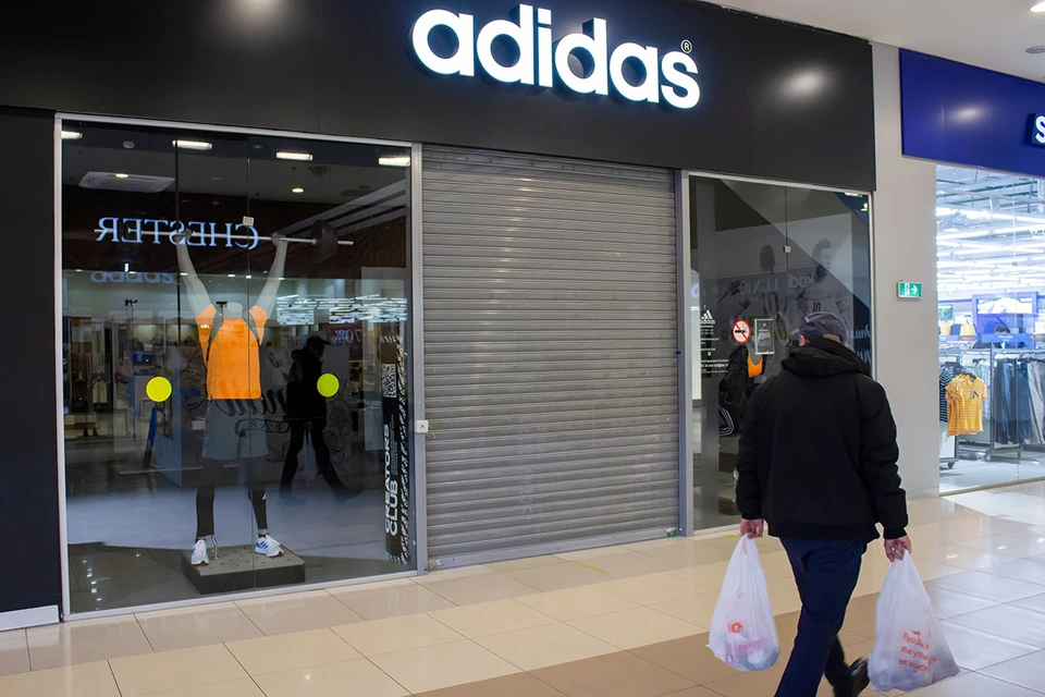 Март 2022 года. Закрывшийся магазин Adidas в одном из московских ТЦ. Фото: Zuma\TASS