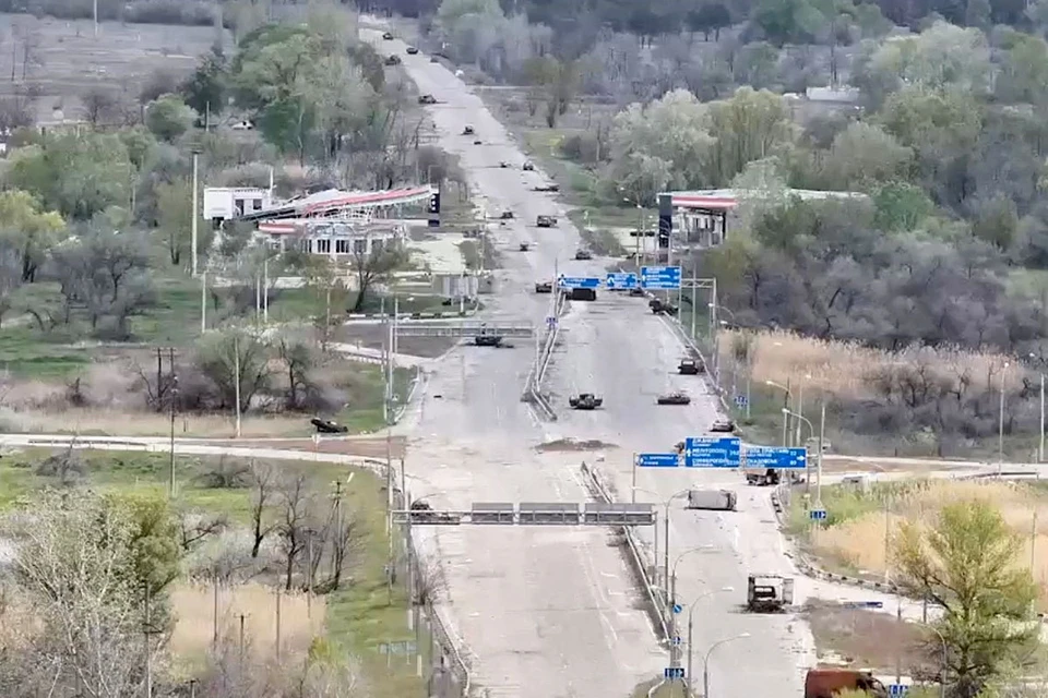 Вооруженные силы Украины (ВСУ) с помощью беспилотников устанавливают мины-ловушки на путях подъезда к Алешкам для срыва гуманитарной операции.