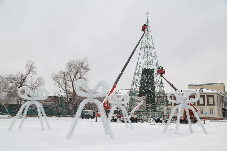 Новогодний городок на площади Свободы в Барнауле