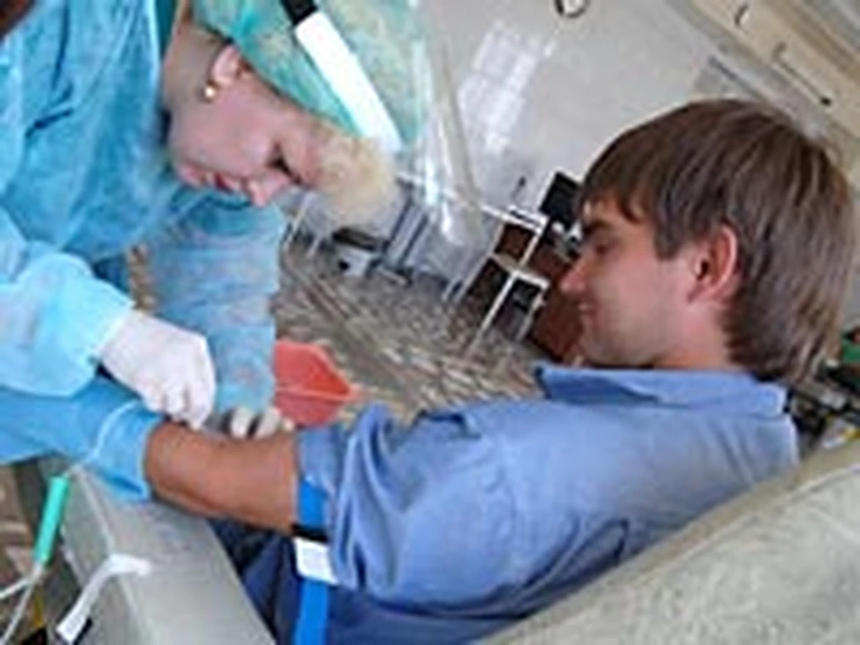 Красноярцы сдают кровь для пострадавших в Осетии