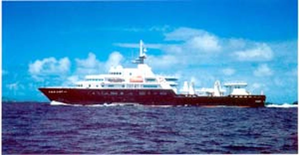 Эта яхта Романа Абрамовича оказалась слишком велика для пирса гостиницы «Тивали Марин Отель».