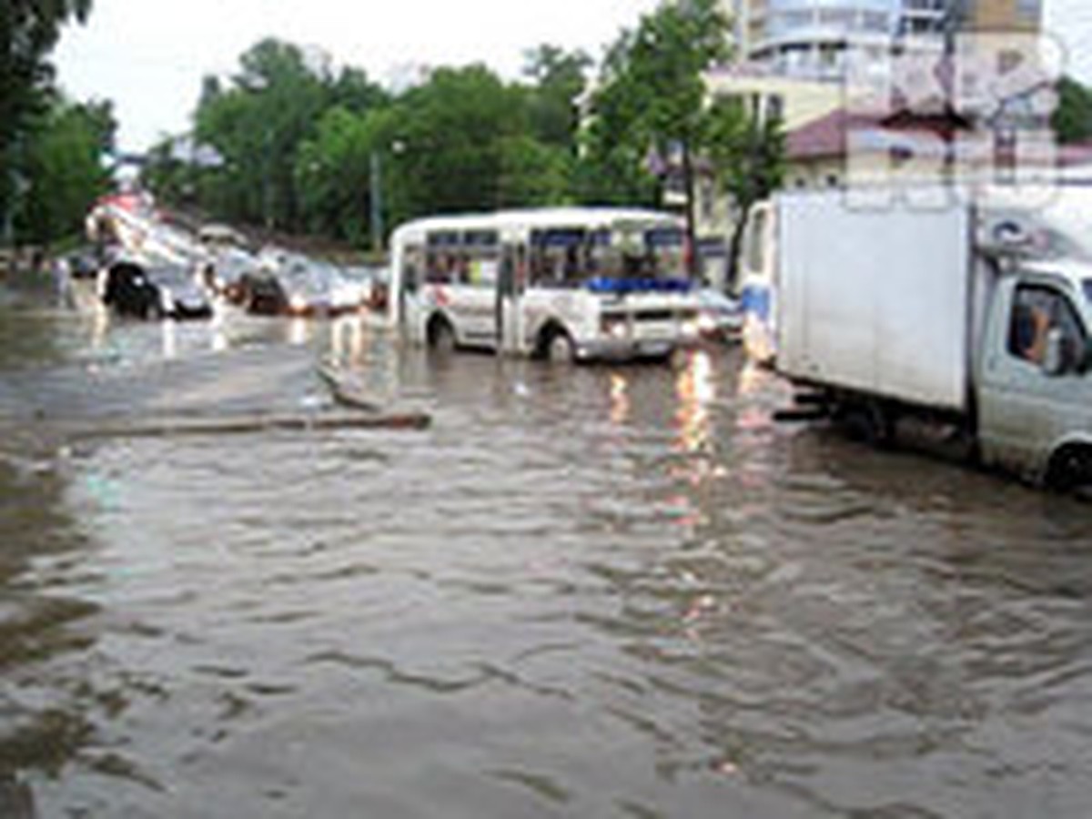 Водный апокалипсис в Нижнем: по улицам плавают машины, без электричества  остались тысячи жителей области - KP.RU