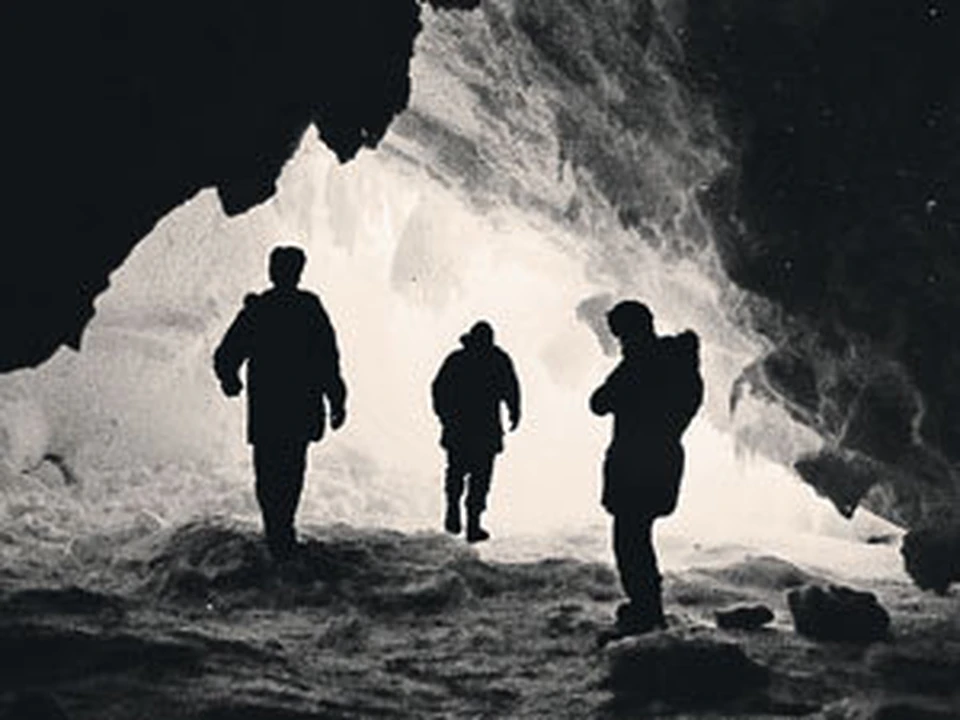 В ледяной пещере