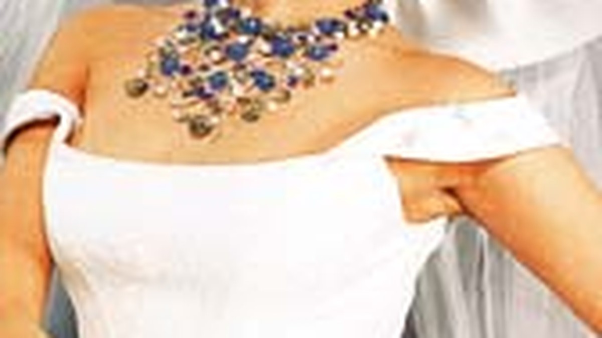 Сұлулық минет жасауды білмейді, бірақ оны түзетуге болады.