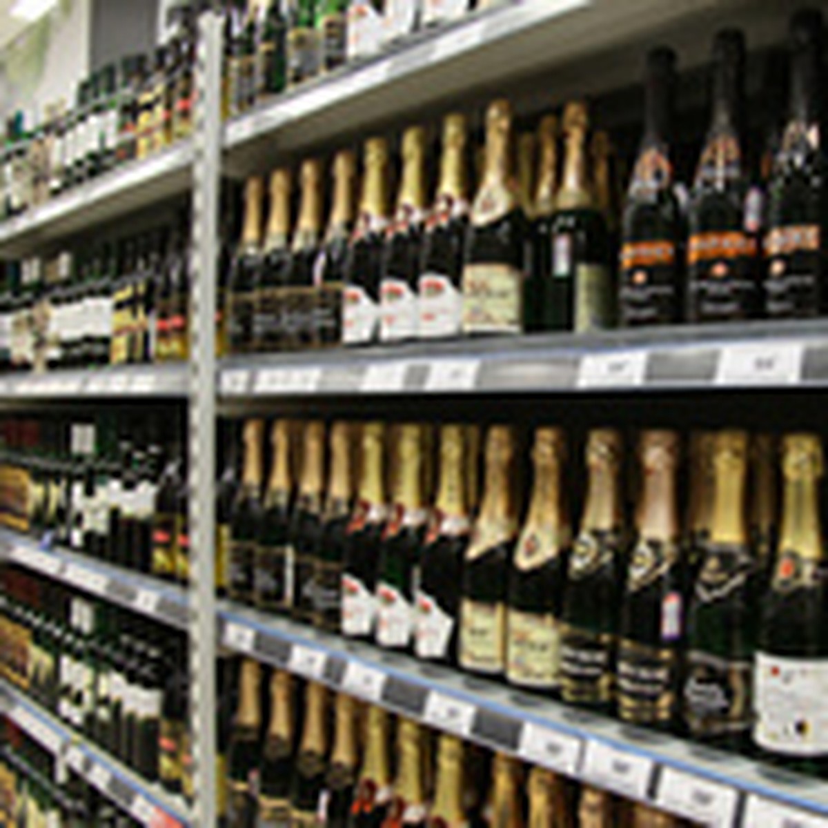 Купить вина оренбург. Казанское вино. До скольки продают вино. Вино в магазине грош.