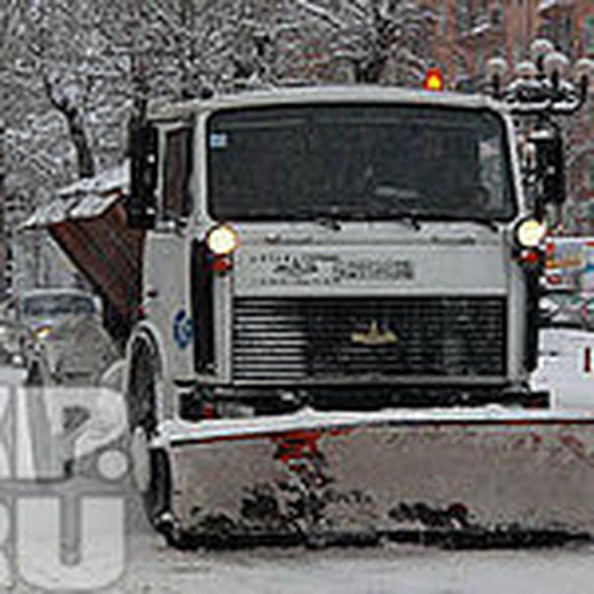 В Барнауле из-за снега столкнулись два автобуса и 16 машин - KP.RU