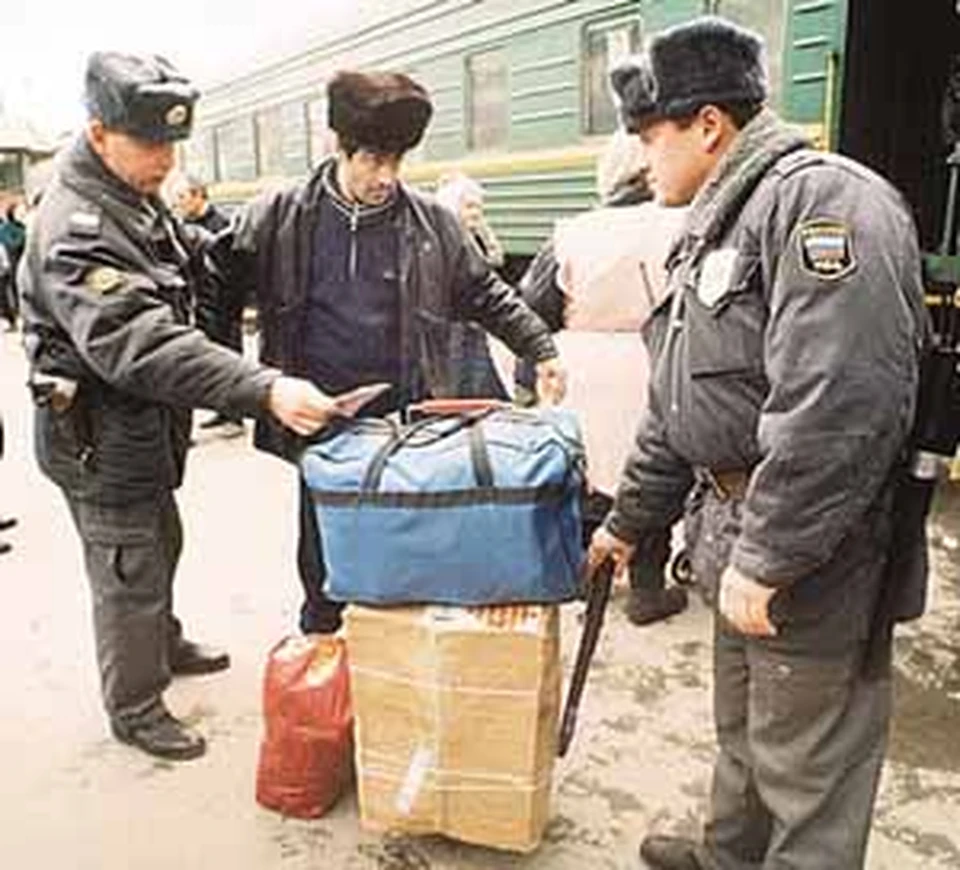 Носите  с собой билет, по которому вы приехали в столицу.