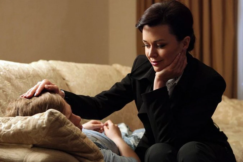 Анастасия Заворотнюк сыграла телеведущую, в одиночку воспитывающую сына.