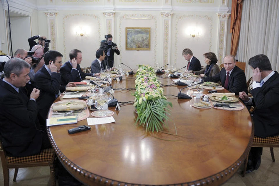 Владимир Путин: «В случае моей победы на выборах пост премьера займет Медведев»