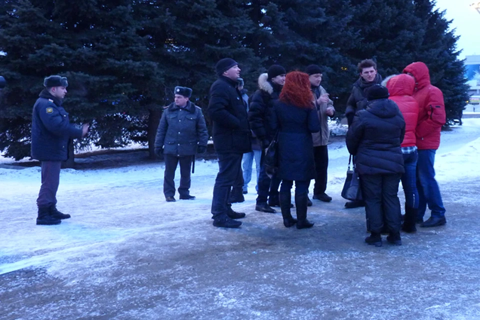 В центре Брянска оппозиция вместо митинга устроила танцы и водила хороводы