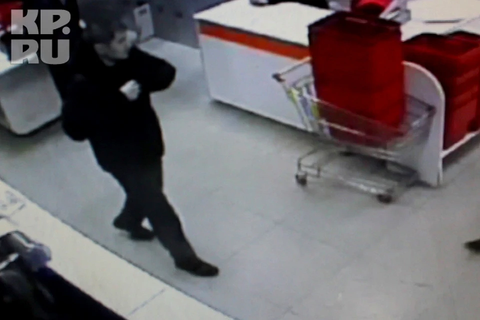 Сам полицейский (его имя и фамилию не называют) заявил, что приехал в Екатеринбург не воровать, а сдавать сессию.