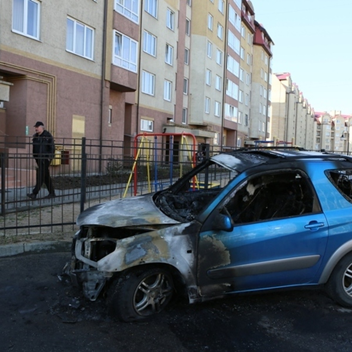 В Калининграде одну «Тойоту» взорвали, а другую — подожгли - KP.RU