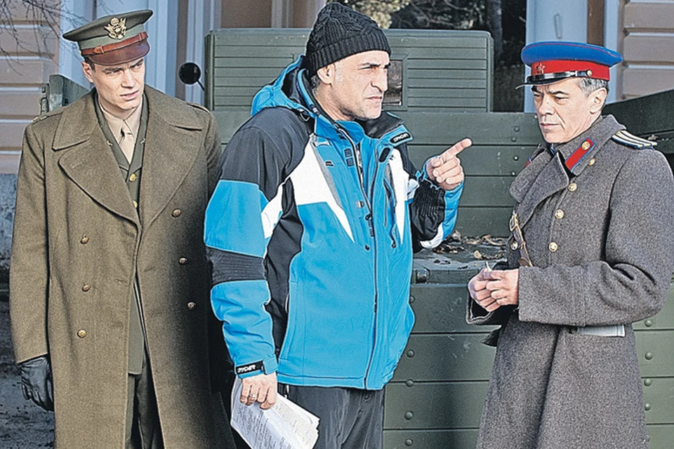 Снимавшиеся в «Ялте-45» актеры Максим Матвеев (слева) и Александр Коршунов (справа) знают, что режиссер Кеосаян плохого не посоветует.