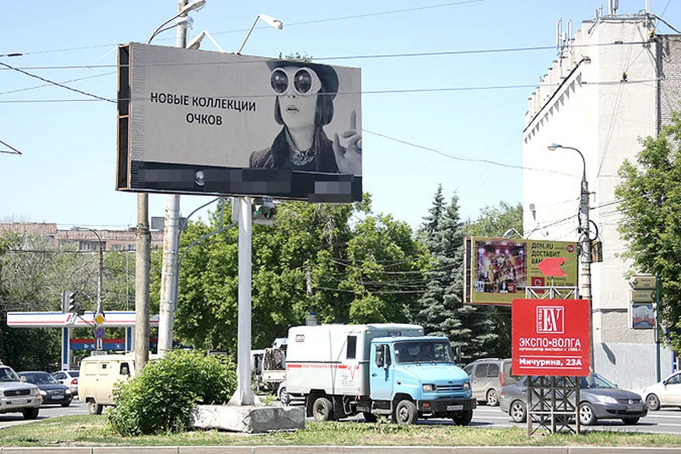 "КП" попыталась выяснить: по своей ли воле рекламирует очки на улицах Самары Джонни Депп?