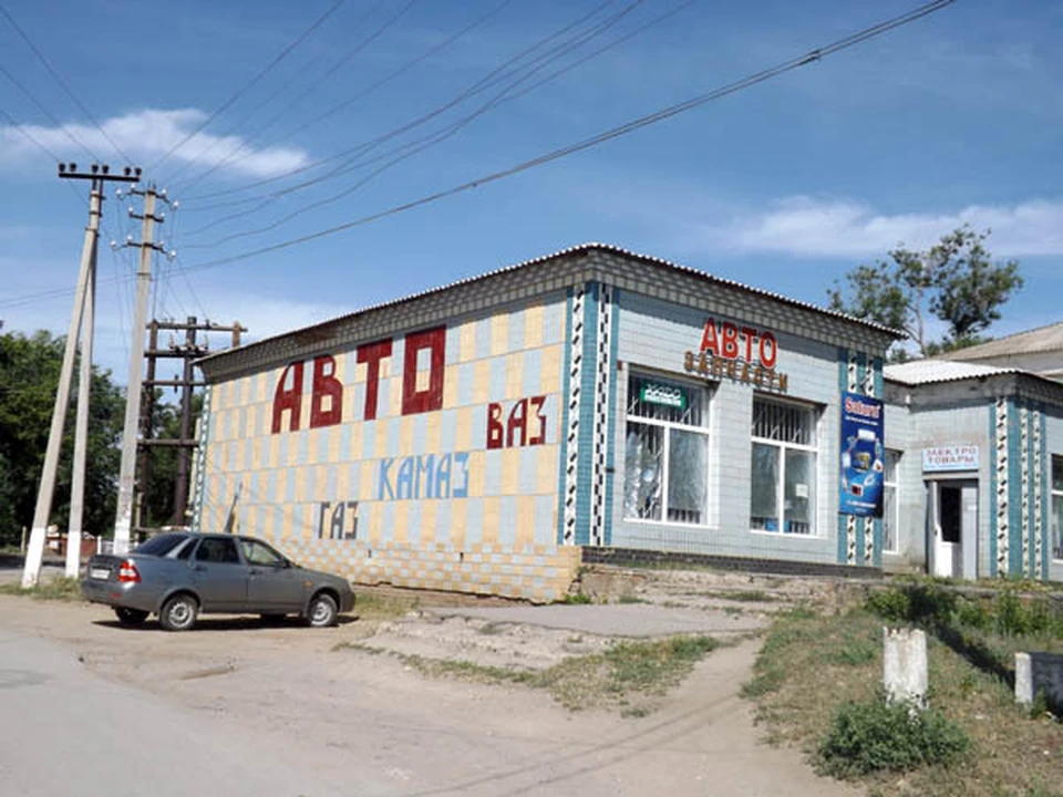 Все начиналось с этого магазинчика, который милицейский чин собирался приобрести за "чашечку сухарей"