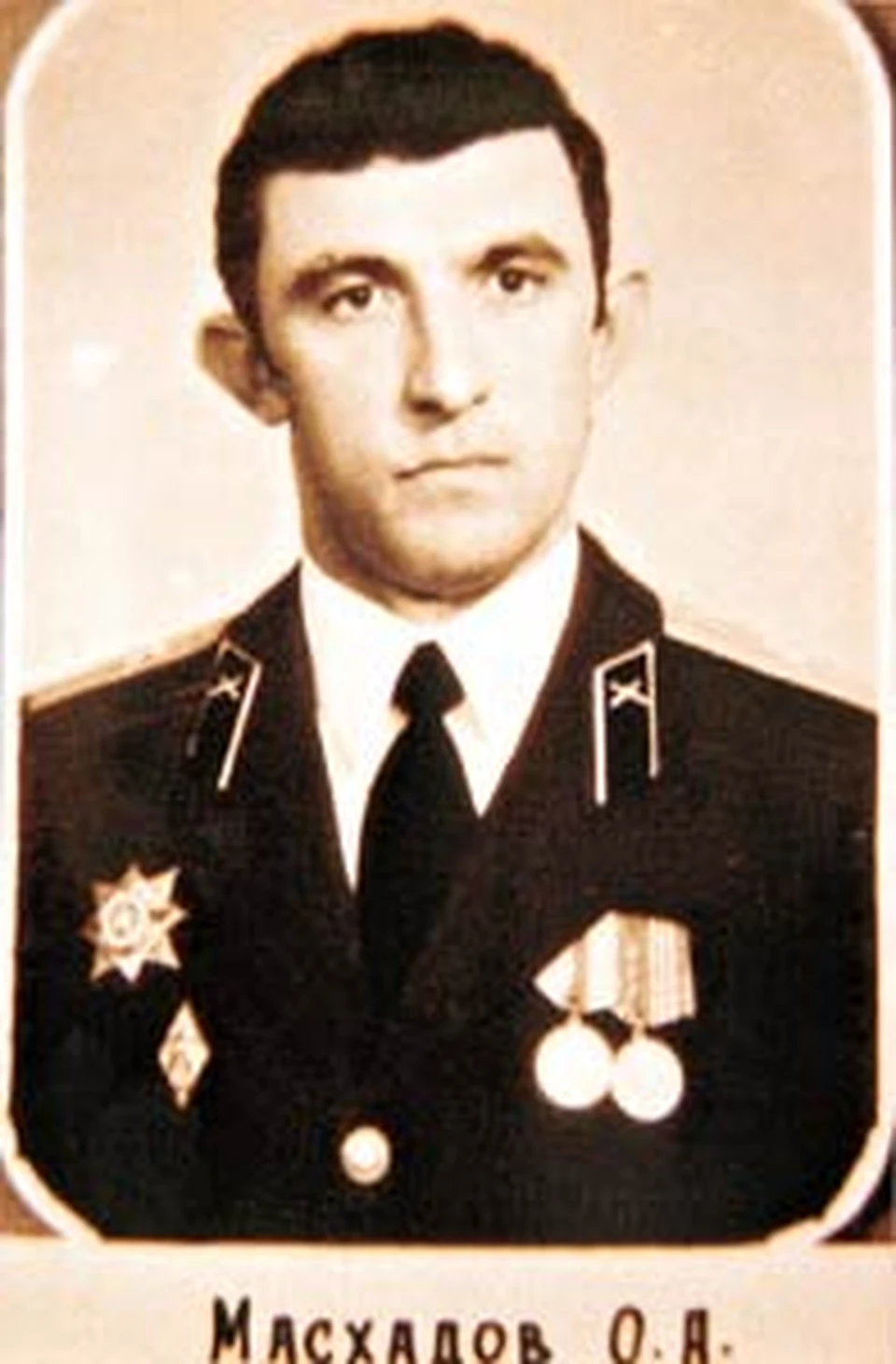 Майор Советской Армии Масхадов обещал не держать сослуживцев на мушке.