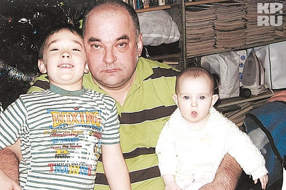 До того, как инсульт разбил 43-летнего Бориса, он часто носил на руках своего сына Максима и дочку Ксюшу