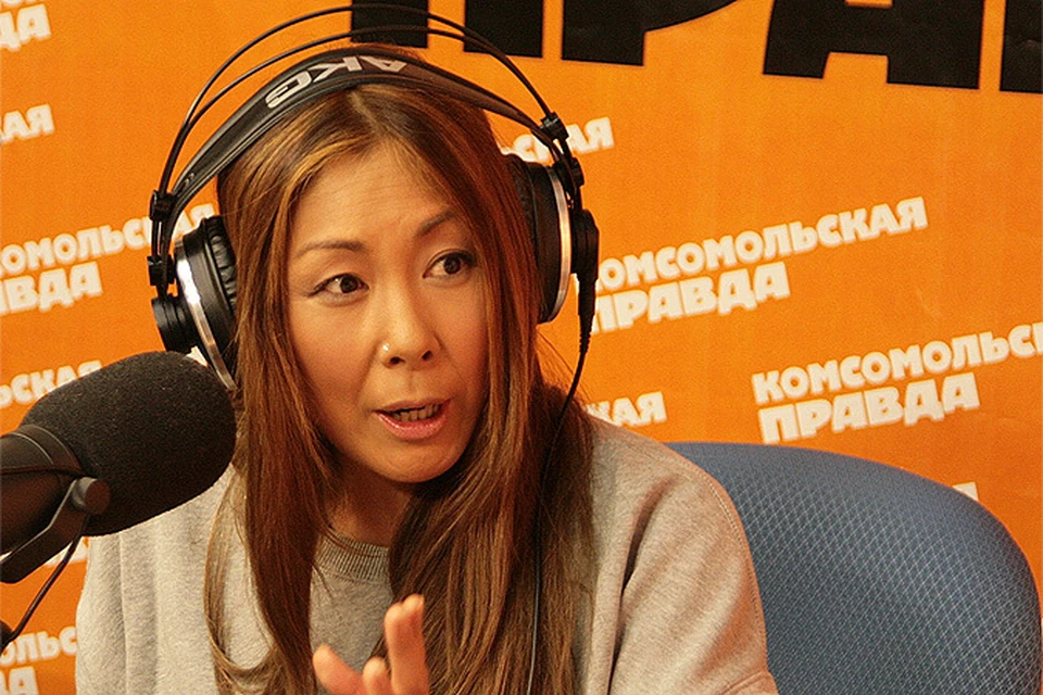 Анита Цой в студии радио "Комсомольская правда"