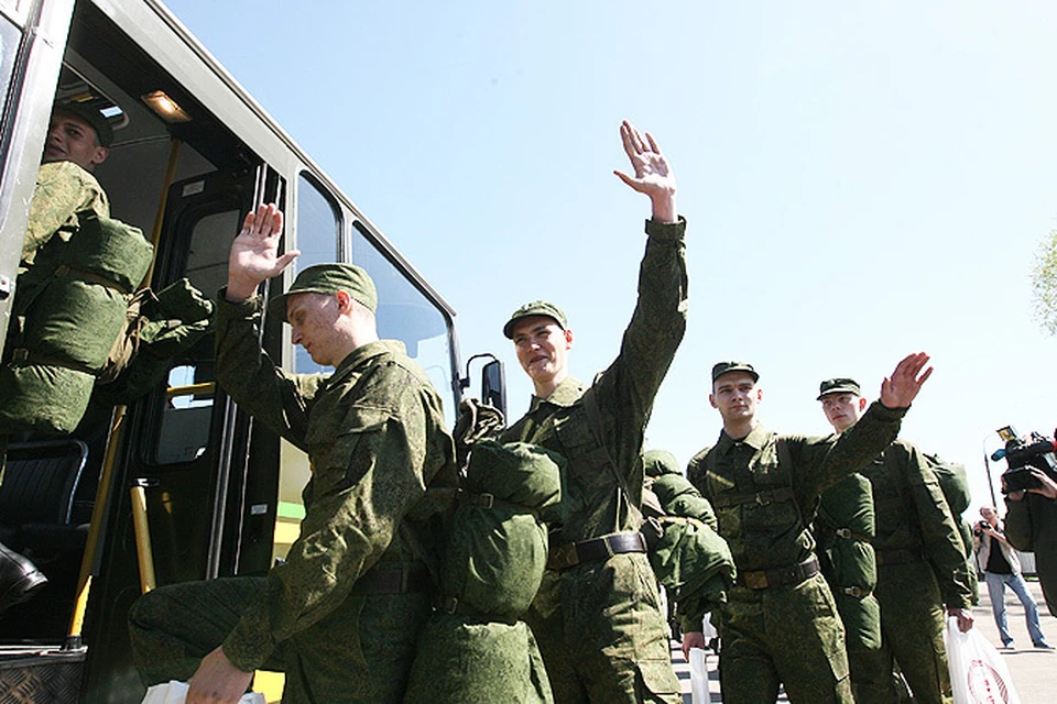 Порно видео с солдатами и военными в армии.