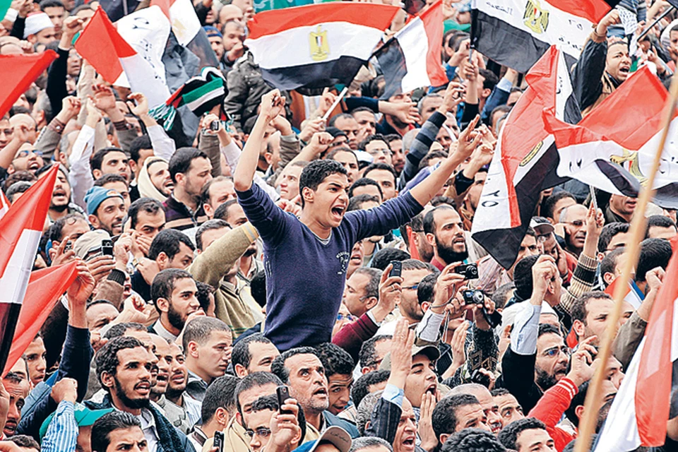 Толпы, вышедшие на каирскую площадь Тахрир, были уверены, что именно они свергли египетского президента Мубарака. На самом деле его «ушли» в отставку американцы. Бунтующие демонстранты стали лишь массовкой, прикрывавшей планы Запада.