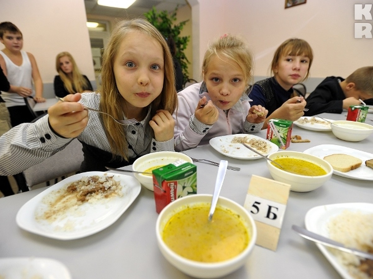 Учеба со вкусом: в Твери первоклашек будут кормить борщом, зразами и  горячей кукурузой - KP.RU