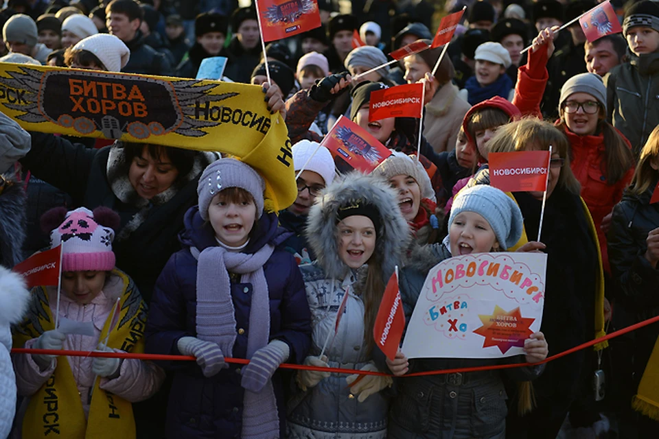 Сибиряки провели флешмоб в поддержку своего хора.