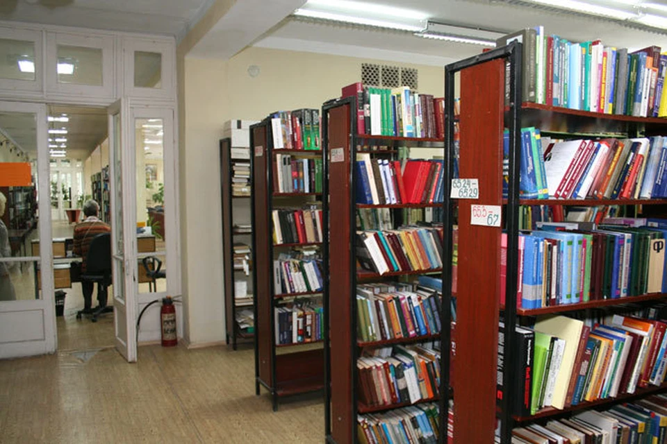 Библиотекаря, из-за которого читатель получил запрещенную книгу Хаббарда, оштрафовали