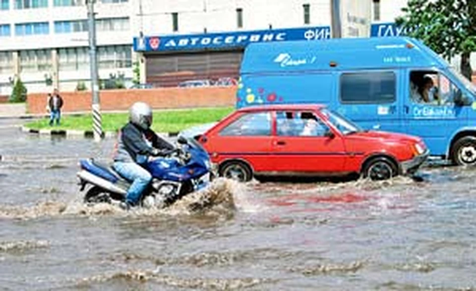 25 мая, Волгоградский проспект: водители тонули в потоках канализации.