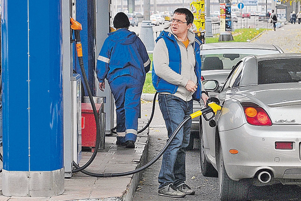 Дефицит бензина в очередной раз может поднять цены.