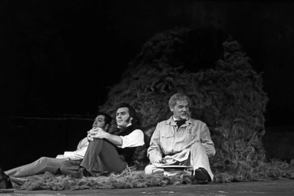 Сцена из спектакля "Отцы и дети". Постановка Малого театра, 1964 год