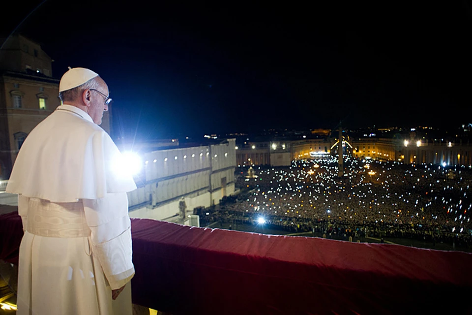 Папа Римский Франциск благословил верующих