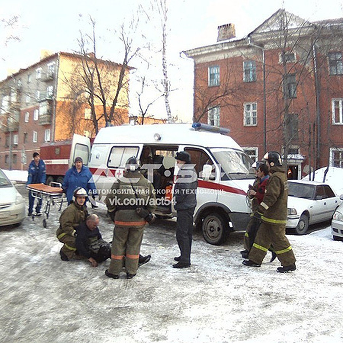 В Новосибирске в закрытом подвале чуть не сгорели три дворника - KP.RU