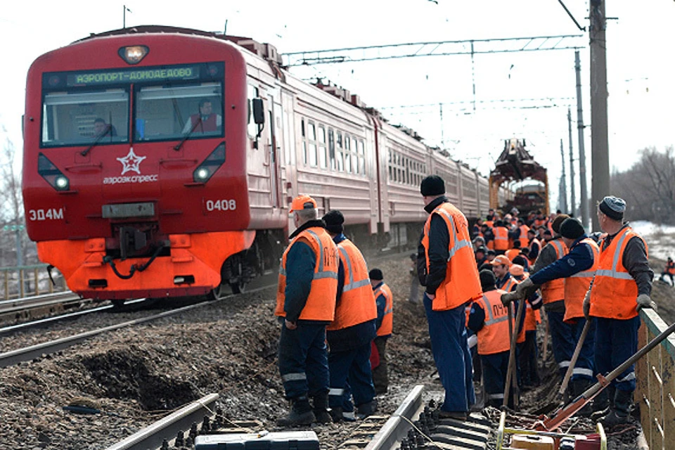 Расписание движения "Аэроэкспрессов" в Домодедово было нарушено из-за повреждения железнодорожного моста