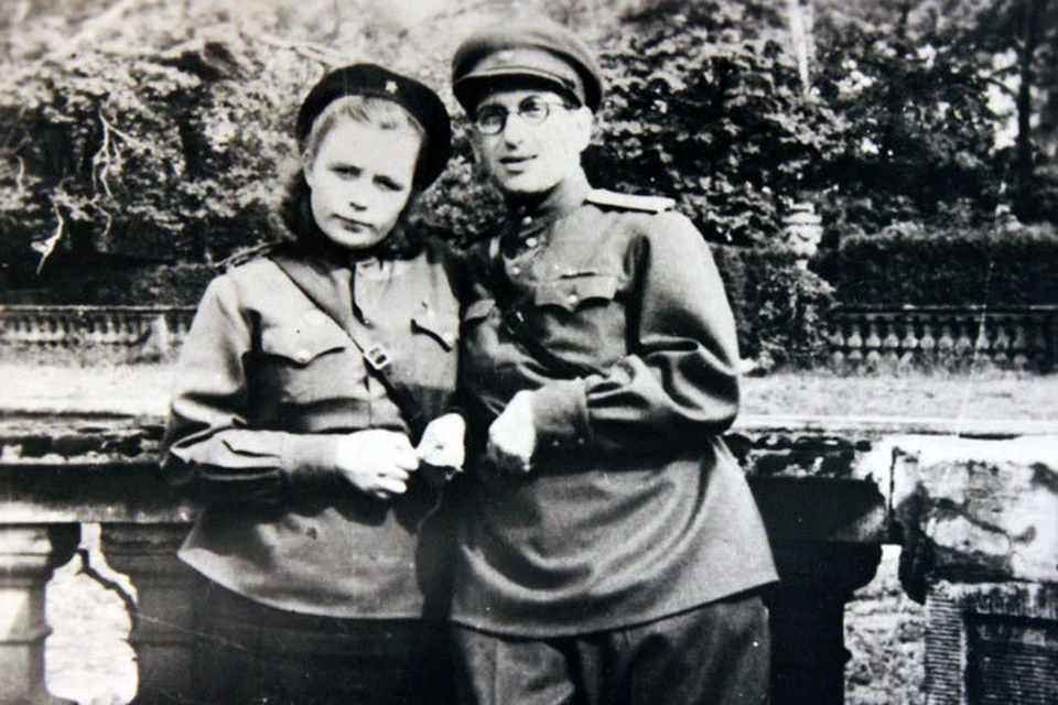 Клавдия Ускова с мужем Филиппом в Дрездене в 1945 году