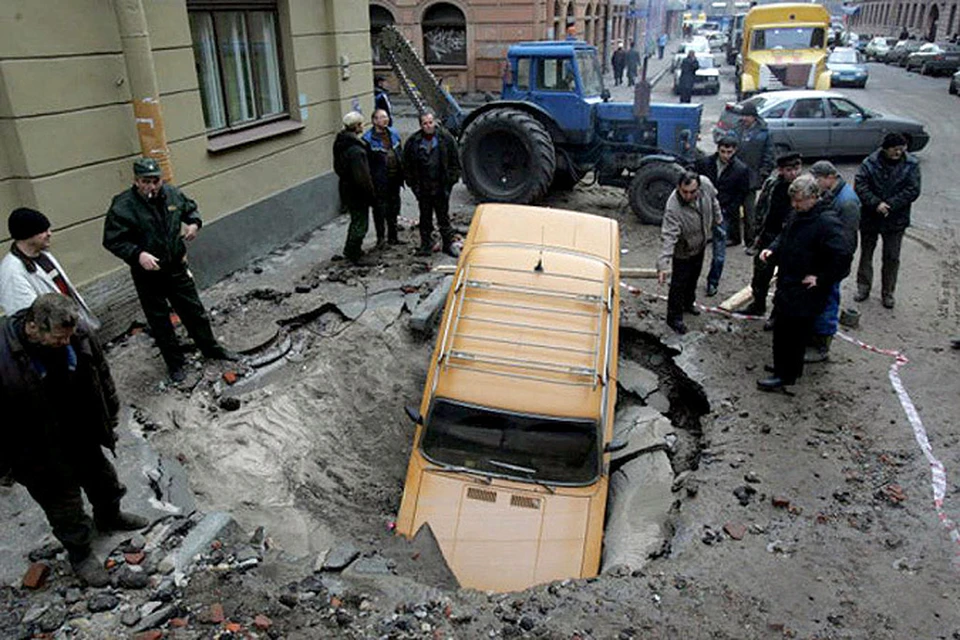Ямы на дорогах порой несут большую опасность