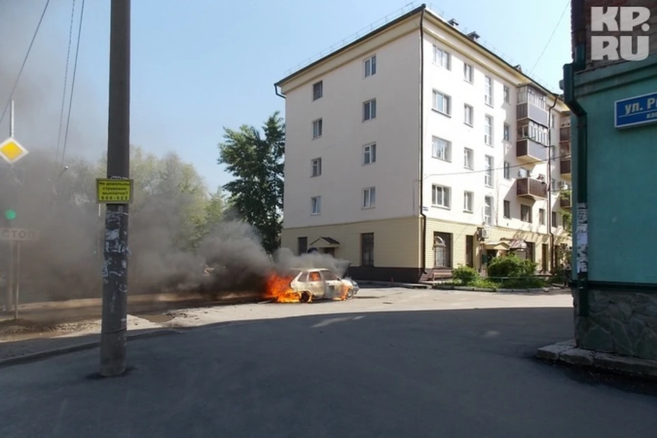 Автомобиль выгорел полностью в считанные минуты