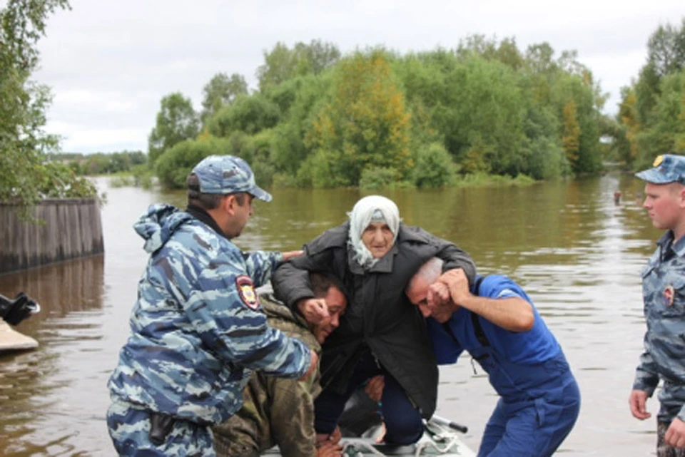 Ликвидация чрезвычайных ситуаций органами внутренних дел. ОВД при ЧС. Полиция при наводнении. Сотрудники ОВД при ЧС. Ликвидация последствий ЧС полиция.