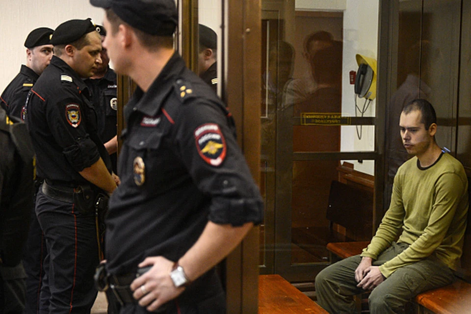Вчера, на первом слушании, Виноградов признал свою вину, но извиняться перед родственниками погибших не стал