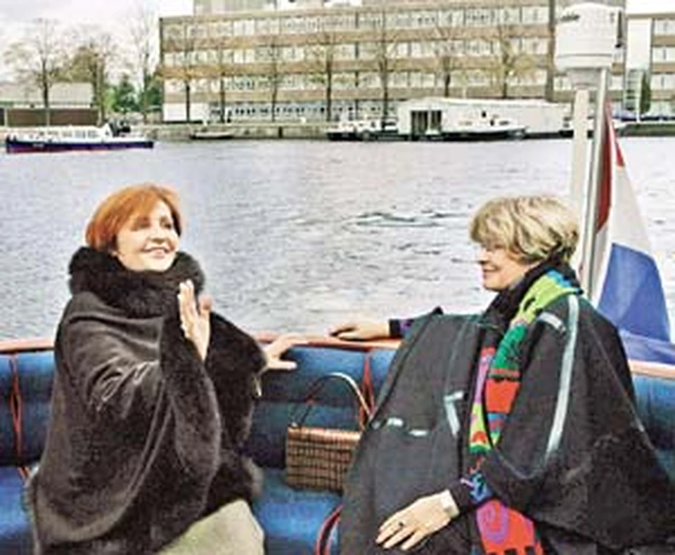 Людмила Путина (на фото слева) - Марине Нееловой: «Хороша страна Голландия, но Петербург-то получше!»