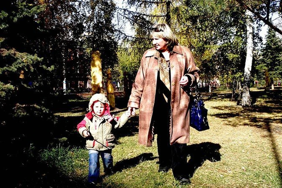Галина с внуком гуляла в парке