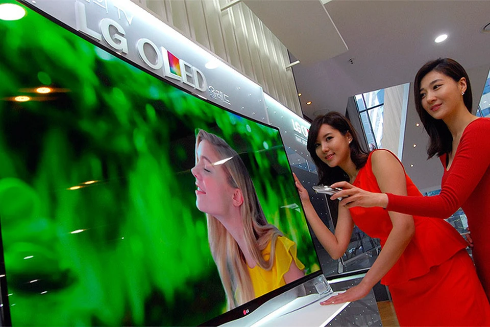 LG начала продажи изогнутого OLED-телевизора