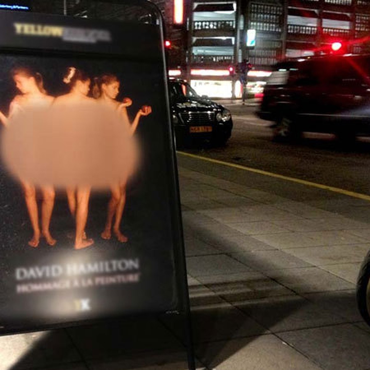 В Стокгольме голые дети на рекламном щите возмутили общественность - KP.RU