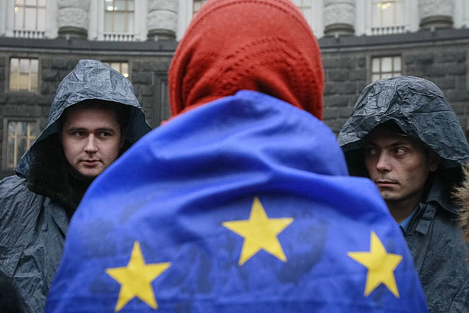 Терпящий фиаско Брюссель отказывается посадить за стол переговоров с Киевом и представителей Москвы